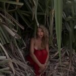 Svetlana Loboda Instagram - Лучший момент, чтобы сказать «я люблю тебя» - сейчас. Время уходит, жизнь непредсказуема, а любовь - бесконечна… #девочкаmix #madeinUmix #number1inUkraine
