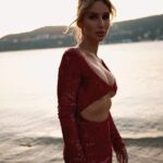 Svetlana Loboda Instagram - Як дитина радію, коли вам подобається те, що подобається мені ❤️ #КиївНіцца - історія, що з різними іменами та назвами міст сьогодні живе в кожному з нас. В головній ролі -завжди любов... Читаю ваши коментарі. Дякую вам за все❤️ #КиївНіцца Foto by @dimahoncharov @vetrova_sasha_