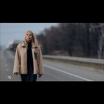 Svetlana Loboda Instagram - І ще одна прем’єра сьогодні !!! ГРАДУС 100 (МІХ) - MOOD VIDEO На вашому шляху зажди буде опір… будуть перешкоди, будуть небезпеки, між якими доведеться маневрувати... але у вас є Ви!! Завжди вірте в себе і вірте собі. Це те, що робить неможливе - реальністю. І ніколи не здавайтесь, навіть коли це здається найлегшим виходом … тоді ви на півдорозi до перемоги !!🎈 Посилання в описі профілю. Чекаю на ваші враження 😁❤️ #madeinUmixes #градус100 #moodvideo