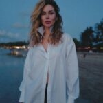 Svetlana Loboda Instagram - пустынный пляж - единственное место, где собираю растерянные мысли как ракушки. одну за одной.. #bali Bali