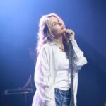 Svetlana Loboda Instagram - Моя работа - это моя жизнь … жизнь в дорогах и в переездах, в усталости и в недосыпах, в поисках новых и хранении вечных смыслов. Жизнь, которая, благодаря вам, наполнена большим количеством любви... Я, как ребенок, радуюсь каждому человеку, который несёт в себе свет…И тоже хочу быть светом для кого-то. Хочу отдавать, быть полезной, хочу наполнять вас, хочу дарить вам силы и уверенность в том, что все непременно будет хорошо… Поэтому не смотрю по сторонам, а иду вперед. Я верю вам, люди со светом внутри.. и верю в нас!🕊️