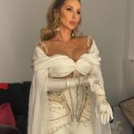 Svetlana Loboda Instagram - Кілька кроків від гримерної до сцени, кілька секунд наодинці зі своїми думками... Ешторіл, сьогодні ваша черга! Ви готові? 🇵🇹 __ A few steps from the dressing room to the stage, a few moments alone with my thoughts... Estoril, it's your turn tonight! Are you ready? 🇵🇹
