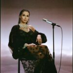 Svetlana Loboda Instagram - Если бы вам нужно было описать live video «Метелица» одним словом, то каким бы оно было? ✨ Наш ролик с каждым часом поднимается выше в списке трендов украинского YouTube. И мое слово дня для вас сегодня, как и всегда - спасибо! ❤️ Чувствую, ценю, люблю. #метелица