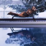 Svetlana Loboda Instagram - - Премьера «Метелицы» уже сегодня 00:00 Каждый день бежит скорее предыдущего, пополняя плейлист воспоминаний… Особенно накануне праздников😇 А какая песня у вас ассоциируется с магией Нового Года?