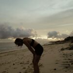 Svetlana Loboda Instagram - Впервые встала на 🏄‍♀️ давно не радовалась как ребенок… инструктор говорит, что получилось…хоть и недолго 😁😀день в воде. это место просто чудесное . скоро концерт #бали #cafedelmar #20января