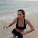 Svetlana Loboda Instagram - Впервые встала на 🏄‍♀️ давно не радовалась как ребенок… инструктор говорит, что получилось…хоть и недолго 😁😀день в воде. это место просто чудесное . скоро концерт #бали #cafedelmar #20января