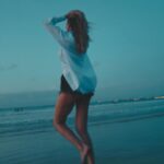 Svetlana Loboda Instagram - пустынный пляж - единственное место, где собираю растерянные мысли как ракушки. одну за одной.. #bali Bali
