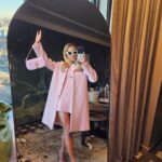 Sydney Sweeney Instagram - a peek behind the press tour 👀🫶🏼 this is why I got a flip #GalaxyZFlip5 #TeamGalaxy