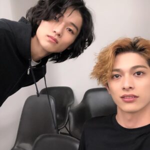 Syuya Sunagawa Instagram - おはようございます！ゼロワン第9話ご視聴ありがとうございました！😁
川息子(ガワムスコ)と！
来週はお休みで再来週に第10話放送となります！

#中川くん#砂川#滅亡迅雷