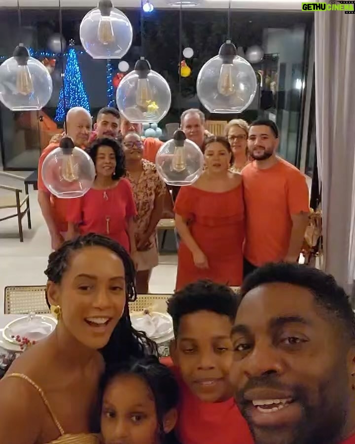 Taís Araújo Instagram - Um Natal lindo e harmonioso pra vcs, meus amores❤️