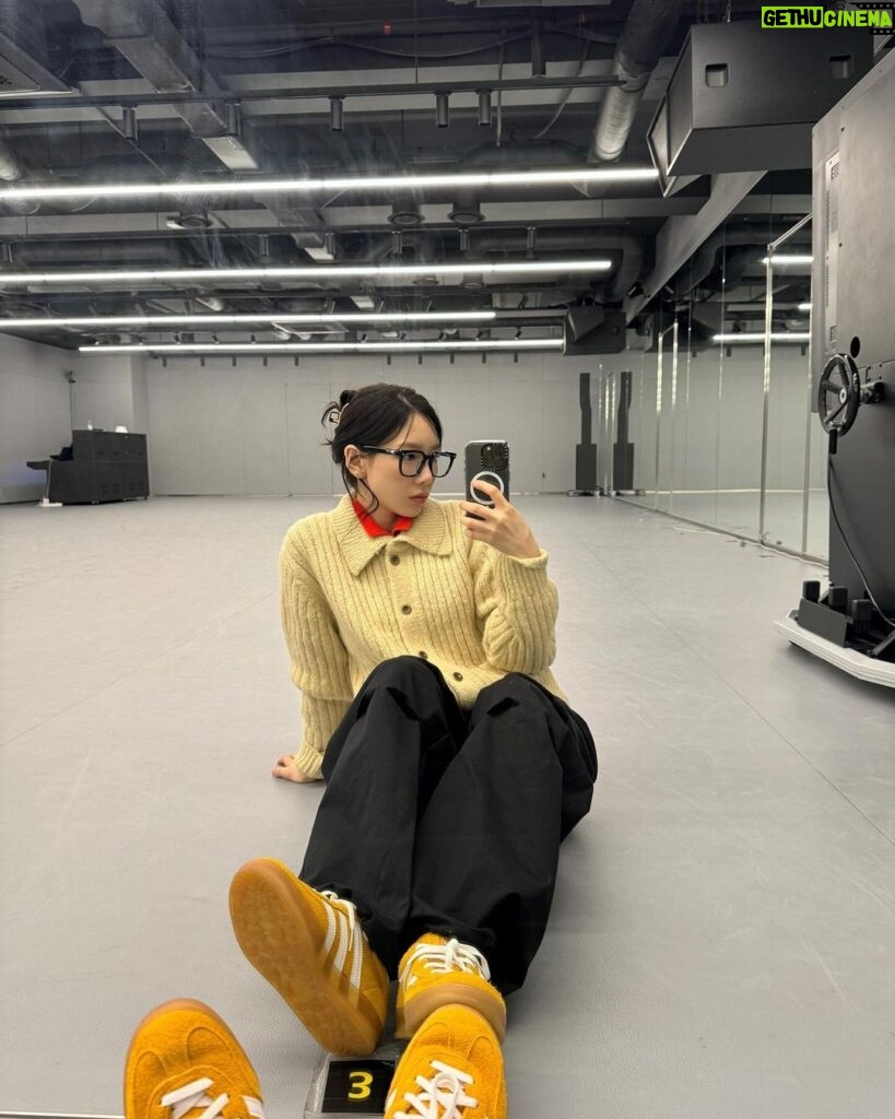 Taeyeon Instagram - 🧣