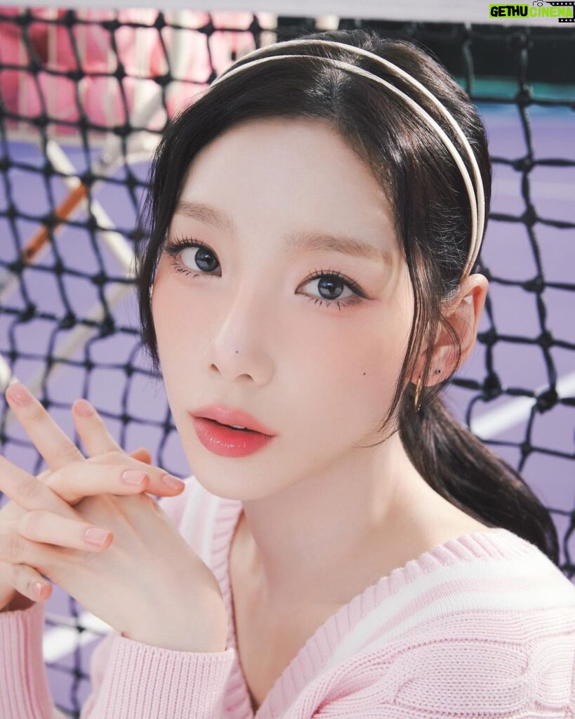 Taeyeon Instagram - 💄💋 @benefitcosmeticskorea