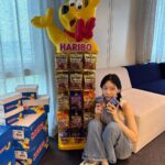 Taeyeon Instagram - 얘는 진짜 말랑해 그리고 슝 날아서 내 입으로 들어갔어 함께해요 모두 다 행복해요 하리보 🎶 @haribo.korea