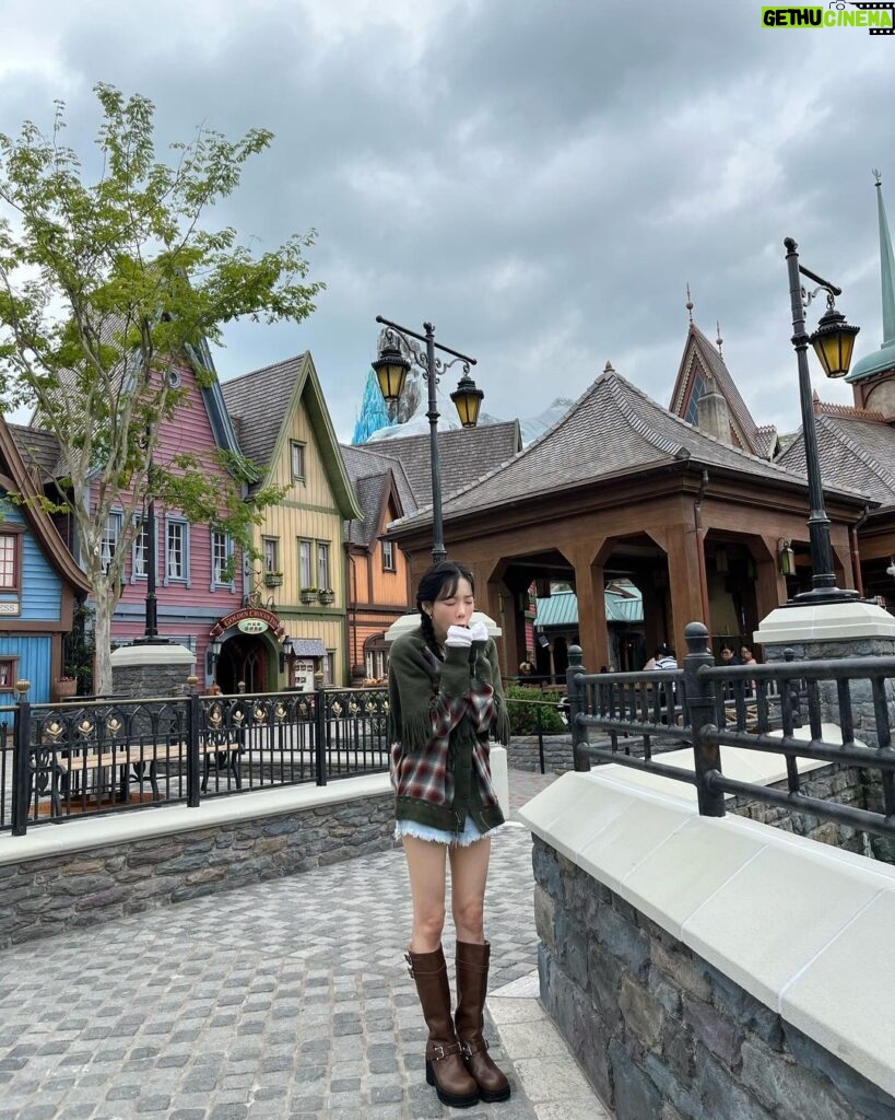 Taeyeon Instagram - 초대해줘서 고마워요🤍 @hkdisneyland