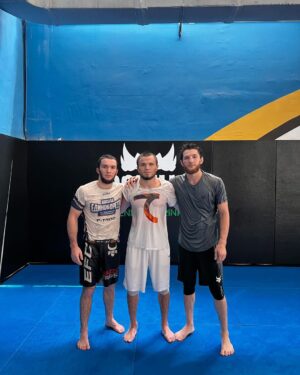 Tagir Ulanbekov Instagram - Как же эти ребята меня замучили за эти 3-4 месяца подготовки к бою. 
Но это того стоило . 
Спасибо всем кто помогал и поддерживал 🙌🏻
#школаабдулманапанурмагомедова