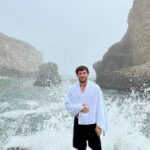 Tagir Ulanbekov Instagram - Я не планировал заходить в воду , так как было немного холодно. Но побережье тихого океана , оказалось не так уж и тихим 😀 #нешутитесприродой Shark Fin Cove Beach, Davenport, CA