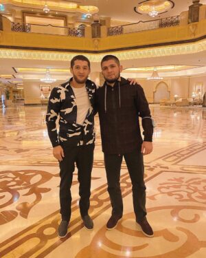 Tagir Ulanbekov Instagram - Интересное времяпровождение с братом. 

Репит когда будет ? @khabib_nurmagomedov 😃