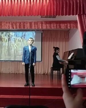 Taisiya Povaliy Instagram - Дорогие мои друзья! Участие в концерте с детьми из Донбасса всколыхнуло мои воспоминания и прошлые эмоции как бы уже далекого 2014 года, когда в Киеве на Крещатике горели шины, бросали коктейли Молотова, убивали людей! Мои знакомые, у которых были квартиры там, уезжали, чудом пуля, влетевшая в окно, никого не убила! Вот оно начало того, что мы сегодня переживаем! Сказать, что было Страшно, - это ничего не сказать!!!!!Смерти на Крещатике, самолет, убивший людей в центре Луганска, потом сожжение заживо людей в Одессе и танцы и возгласы радости на людских костях!!!!! Ужас!! Ужас!!! Ужас!!!!!
Не укладывалось в голове!! Не укладывалось в голове, как племянник пошел на Донбасс воевать, где живет родня!! Не укладывалось никак!! Не укладывалось!!!
Я героически работала над собой, понимая, что человечество зашло в тупик и только духовный мир может дать шанс человечеству на спасение!! 
Возвращаюсь к вчерашнему концерту! Мне выпала честь спеть дуэтом с 11-летним Игорем Гудрунц из города Стаханова! Я была счастлива пообщаться с молчаливым серьезным взрослым ребенком, который напомнил мне меня, серьезную и немногословную за последние 8мь лет!! Но сегодня я хочу поделиться с вами этим бриллиантом с божественным голосом! После всего пережитого мы все же поем!!!!! Мы Стойкие, Сильные, с Огромным Стержнем!!!!!
Ждите концерт на телеканале "Звезда"!

#деньзащитыдетей #детидонбасса #таисияповалий #повалий