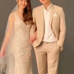 Taksaorn Paksukcharern Instagram - ชั้นจะไม่ปล่อยนายไปอีกแล้ว...พี่หยินกล่าว 🤭 ขอบคุณที่ติดตามกันมาตลอดค่ะ หวานบ้าง ขมบ้าง หวังว่าจะสร้างความสุขให้ทุกคนนะคะ แอฟแฮปปี้ สนุกกับกองนี้มากค่ะ มีเรื่องให้ยิ้มหัวเราะทุกคิวการถ่ายทำ ได้เรียนรู้จังหวะการแสดงใหม่ๆ ต้องขอขอบคุณพี่เขต พี่เพชร ผกก. ครูปราง นน พี่ก้อง นักแสดงร่วม และทีมงานทุกท่านค่ะ 🙏🏻 วาเลนไทน์นี้ขอให้หารักของคุณให้เจอเหมือนหยินกับเชนนะคะ 🩷 #หารักด้วยใจเธอ #FindYourselfT @kongthupproduction @insight.entertainment @gmmtv @viu_th