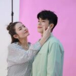 Taksaorn Paksukcharern Instagram - "พี่ขอล้อคคิวคืน 18ธันวานี้นะคะน้องเชน" จาก พี่หยิน 🤭 “หารักด้วยใจเธอ Find Yourself” ทุกวันจันทร์-อังคาร เวลา 20:30 น. ทางช่อง GMM25 และ เวลา 22:30 น. ทาง Viu เริ่มตอนแรก 18 ธันวาคมนี้ และออกอากาศพร้อมกันในประเทศจีน รับชมบนแพลตฟอร์มจีน ได้ที่ Tencent Video และ YOUKU First episode this 18th Dec ! #FindYourselfTH #GMMTV #InsightEntertainment