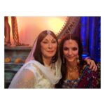 Tala Ashe Instagram - oh hi, I am a nervous singer/dancer who has incredibly been asked to do two musical numbers on tv. BOTH were bollywood themed(!). sadly Angelica was not available for #2, but i’m really excited for you to see the #legendsoftomorrow rendition this monday #SMASH #zariinasaree