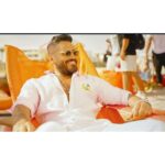 Tamer Hosny Instagram – صباح الفل يا شاطرين مين شاطر النهارده و هيعرف الصور دي كانت من اي عمل 😉؟؟