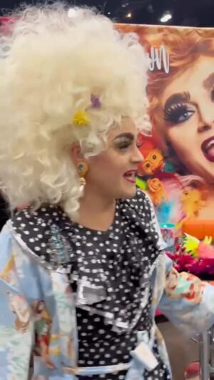 Tammie Brown Instagram - Dominate us to Mars !!! With the girls @rupaulsdragcon @hippycsienna @candyyy1997 #notgrooming