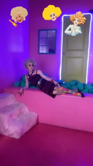 Tammie Brown Instagram - Just here filming something special in Hollywood .. I have three emojis do you ?  Playing with my creative Director @johnmarkcreative .. book your @cameo 

#notgrooming #queenwithacause #nationaltreasure