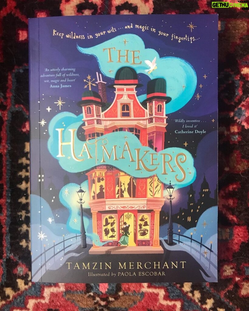 Tamzin Merchant Instagram - My book #TheHatmakers is out in America in 2 weeks! 🇺🇸 ✨And it’s out in England in 4 weeks! 🇬🇧 🥳 You can pre-order it now (effectively buying future-you a present, how generous) the link’s in my bio 😘 ✨🎩 ✨