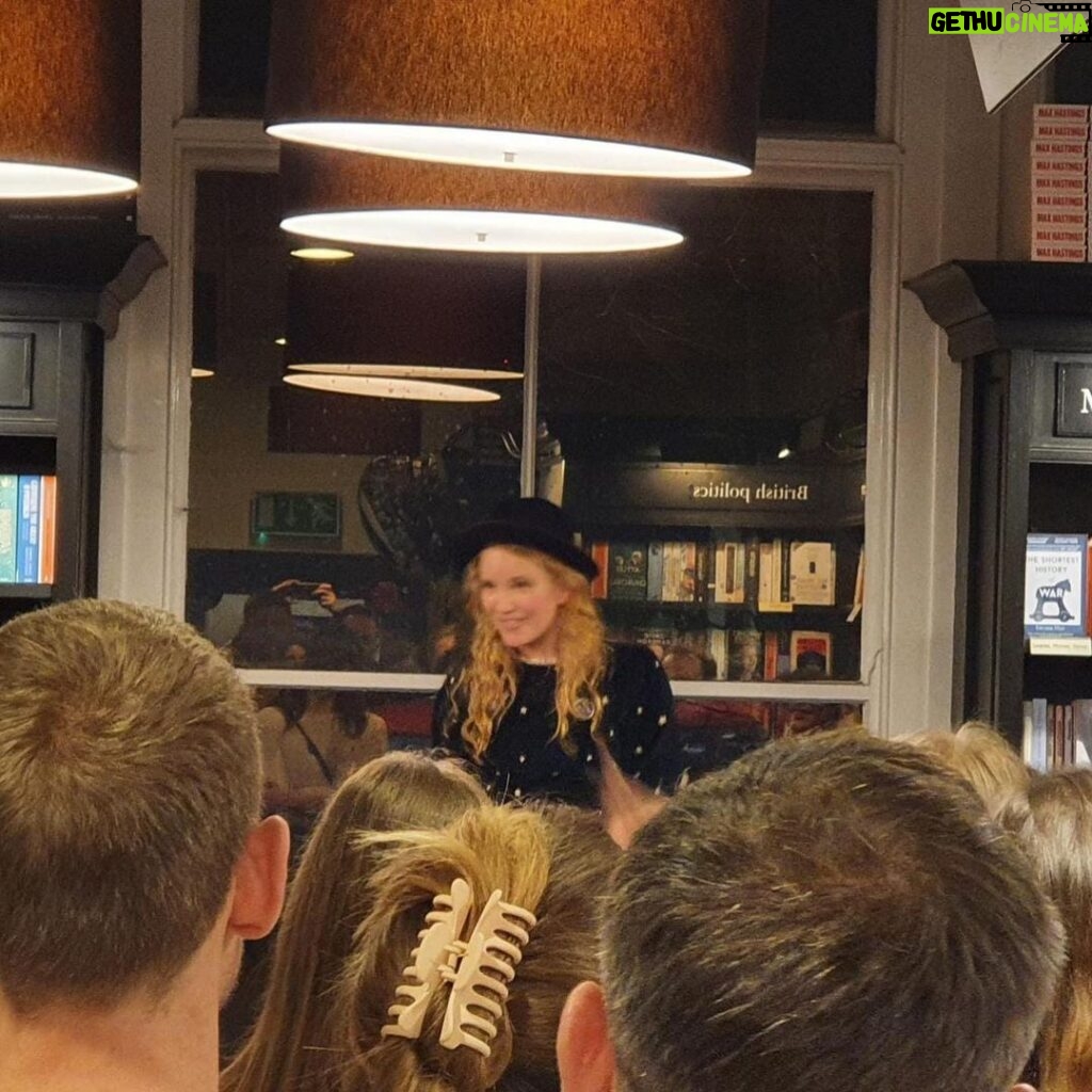 Tamzin Merchant Instagram - HAPPY WORLD BOOK DAY! Here I am grinning my head off at the lovely lovely launch party of #TheMapmakers (and celebration of #TheHatmakers) with the two utterly brilliant women who made both books possible - my amazing agent @cmlwilson and stellar editor @natalieldoh 🤩🤩 ✨🎩✨ There are a couple of other pics from the party as well as a bit of me reading an tiny bit from The Mapmakers (mainly so I could do Sir Hugo’s voice) 😘 Have a wonderful book day everyone! Xx 🥳 (PS. My starry night dress is from @meadows____ 💖) Islington Waterstones