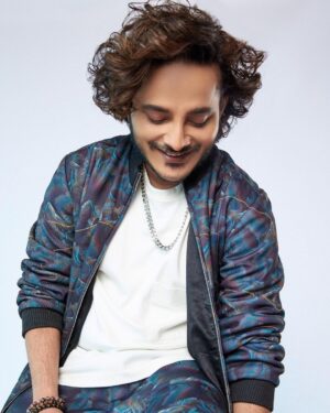 Tanishk Bagchi Instagram - Vintage at heart 🪩 

Styled by - @vibhutichamria 
Make up Artist - @safasheikhbeauty 
📸 - @anamika_
