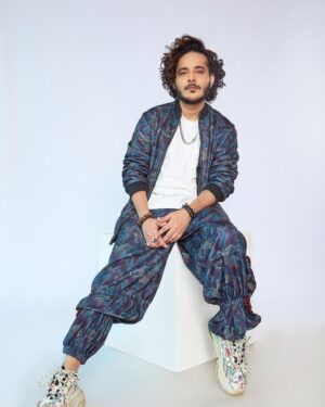 Tanishk Bagchi Instagram - Vintage at heart 🪩 

Styled by - @vibhutichamria 
Make up Artist - @safasheikhbeauty 
📸 - @anamika_