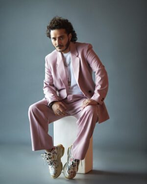 Tanishk Bagchi Instagram - Just a bunch of Life 💎

📸 - @anamika_ 
Stylist - @vibhutichamria 
Hair - @thakuramit190 
MUA - @safasheikhbeauty 
Location - @mandarinstudios