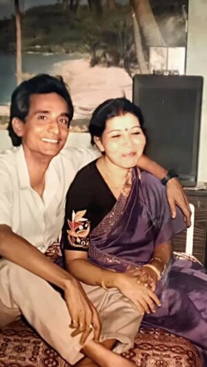 Tanishk Bagchi Instagram - Thank you maa and bapisona for giving me music and life..
My success is only because of you and everything that i am and will be is because of you.. ❤️❤️❤️❤️🙏🙏🙏🙏 .Thank you @vayurus @itsganeshwaghela @vivinsachdeva @arijitsingh @shivamchanana for believing in me..