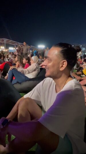 Tanishk Bagchi Instagram - That feeling when your song touches hearts beyond Borders @zarakhan @varundvn @kiaraaliaadvani @azeemdayani @beachcanteenofficial @tseries.official @dharmamovies @karanjohar @apoorva1972 @raj_a_mehta @mydubai @lovindubai #tanishkbagchi @tdsdubai @rio.ghosh @nikspatt