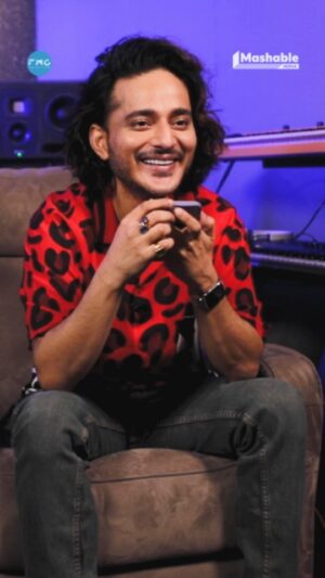 Tanishk Bagchi Instagram - Did you know the song 'Raataan Lambiyan' was made in a club? Know the story behind the song from the one and only @tanishk_bagchi on our new show Mashable Todd Fodd! 

Stay tuned for the full video!

#RaataanLambiyan #TanishkBagchi #Shershaah #sidkishaadi #sidkiarawedding #sidkiara #sidharthmalhotra #kiaraadvani