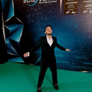 Tanishk Bagchi Instagram - Some #metaverse  fun at the #iffa2022 
thanks @thebollyverse 
🤘🤘🤘🤘🤘🤪

Outfit by @diermeiss_by_the_dragon_lady
Shoes by @monkstoryofficial
Styled by @vibhutichamria