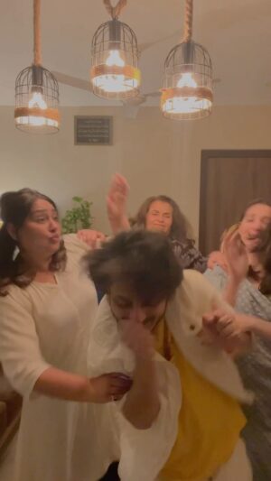 Tanishk Bagchi Instagram - @tanishk_bagchi this was long due !! Maar meri rani 😂🕺🏻🕺🏻🕺🏻 @poojasinghgujral @sallmagulagha