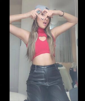Tannaz Davoodi Instagram - Morning! Sending you all love and kisses💋✨️❤️

♡
♡
♡
♡
♡

#heartshaped #heart #love #kiss #myheart #kisskiss #kisses #cute #loveyou #red #blonde #blondehair #brunettegirl #brunette #Persian #irani #iranian #iraniangirl #Persian #persiangirl #hehe #longhair #shein #sheingals #sheinhaul #redtop #hearttop #london #unitedkindom