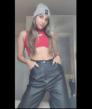 Tannaz Davoodi Instagram - Morning! Sending you all love and kisses💋✨️❤️

♡
♡
♡
♡
♡

#heartshaped #heart #love #kiss #myheart #kisskiss #kisses #cute #loveyou #red #blonde #blondehair #brunettegirl #brunette #Persian #irani #iranian #iraniangirl #Persian #persiangirl #hehe #longhair #shein #sheingals #sheinhaul #redtop #hearttop #london #unitedkindom