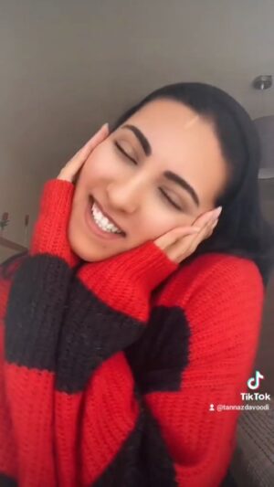 Tannaz Davoodi Instagram - Found this video of me when I had short dark hair.
Such an easy challenge for me heheh
How many do you know? (I'm pretty sure all of them😌😉)

♡
♡
♡
♡
♡
♡

#srk #shahrukkhan #shahrukh #srkfanclub #persian #irani #persiangirl #iranian #iraniangirl #oldtimes #love #India #bollywoodsong #bollywood #bollywoodlovers #tannaz #tannazdavoodi #jamaljamaloogirl #throwback #reelsinstagram #srkchallenge