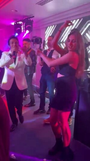 Tannaz Davoodi Instagram - Last night I performed as a dancer for the one and only @saeedshayesteh 
It was such a fun and lovely night with everyone✨️
And the song (Tannaz) which is my name and which is the song that my family always sings to me is even more special to me now after last night🥰

Thank you @rahil.erfanifar.2020 @iranian.london.2020 @barana.events_uk for such a great night❤️✨️

#saeedshayesteh #concert #dancer #dancing #dance #dancevideo #iraniandance #backgrounddancer #persiandancer #persiandance #irani #iranian #Persian #iraniangirl #persiangirl #dancereel #tannazdavoodi #tannaz #love #london #unitedkingdom