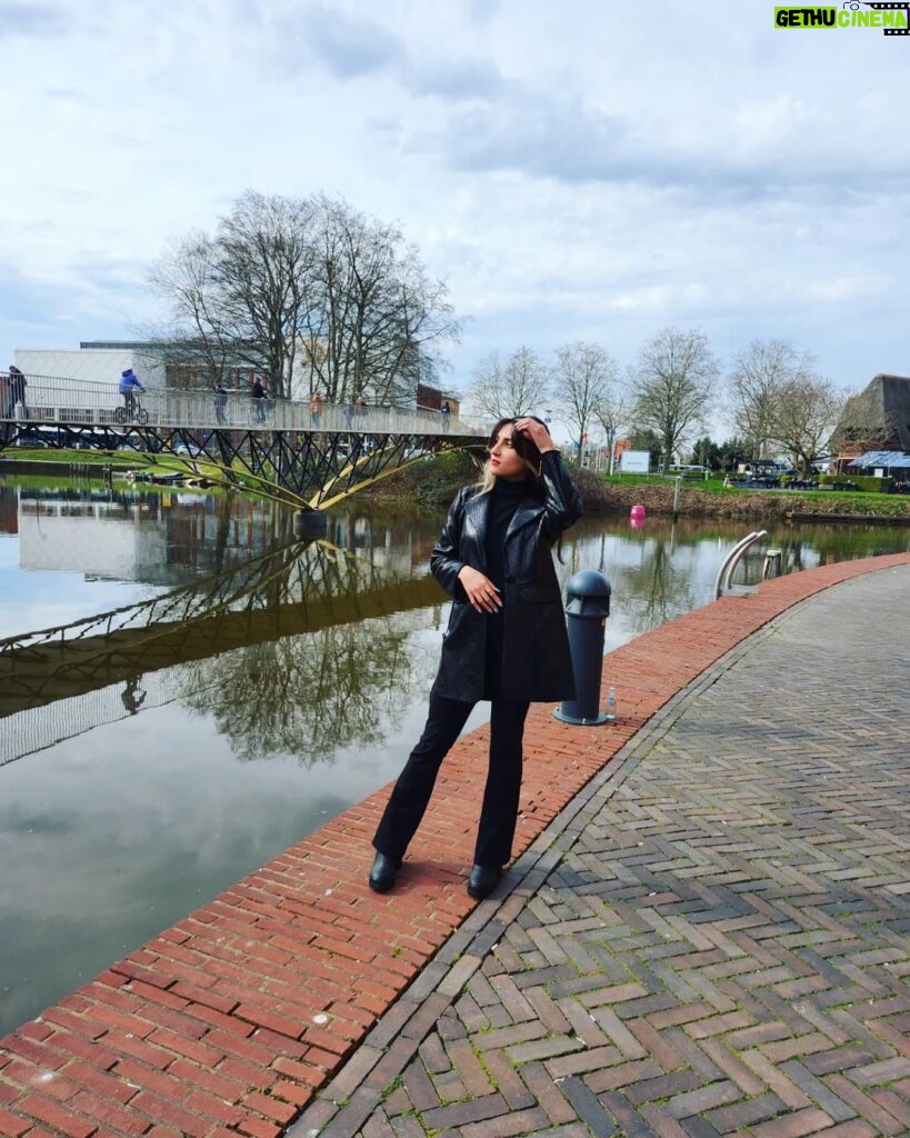 Tannaz Davoodi Instagram - 📍Zwolle 🛍 ♡ ♡ ♡ ♡ ♡ #zwolle #thenetherlands #shopping #style #fashion #longhair #blonde #brunette #brunettegirl #holiday #backhome #home #zwollecentrum #model #photo #photooftheday #love #leather #leatherjacket #smile #tommyhilfiger #heels Zwolle, Netherlands