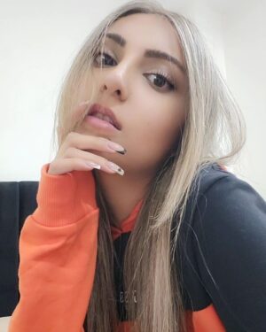 Tannaz Davoodi Instagram - Blonde Tannie🤭✨️

☆
☆
☆
☆
☆
☆

#newhair #blonde #newhairstyle #blondehair #blondie #girl #persian #iranian #irani #persiangirl #iraniangirl #iran #tehran #orange #guess #guessoutfit #hoodie #fashion #dokhtarirani #browneyes #love #instafashion #newme