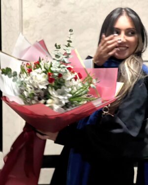Tannaz Davoodi Instagram - Happiness is to hold flowers in both hands 💐❣️

♡
♡
♡
♡
♡
♡

#flowers #flower #flowerphotography #flowerpower #flowerlovers #love #iloveyou #happiness #flowerquotes #smile #persian #iranian #iran #iraniangirl #persiangirl #blonde #brunettegirl #brunette #tehranfashion #fashion #tehran