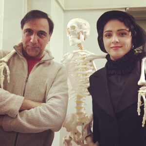 Taraneh Alidoosti Instagram - قدرِ زر زرگر شناسد / قدرِ فتحی، علیدوستی
پهلوانان نمیمیرند آقا; اون وسطی هم نمیدونم کیه. 😆