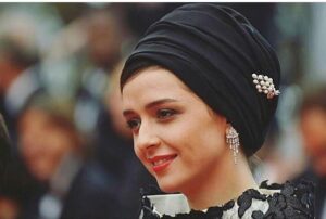 Taraneh Alidoosti Instagram - #cannes2016 
Designer: @negarnnemati Jewellery: @baguette.shahrabi
