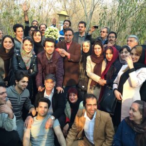 Taraneh Alidoosti Instagram - مراسم عید سال پیش، در حیاط خانه‌ی بزرگ‌آقا...
سال نوی همگی مبارک. 💐