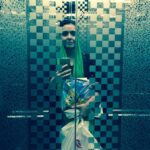 Taraneh Alidoosti Instagram - آخرین تصویر به جا مانده از هنرمندی که امروز از گرما مرد. 🌞 پی‌نوشت: ۱. تمام لغات به کار رفته حکم طنز دارن. طننننز! ۲. راست میگین، از روی بچه‌های جنوب خجالت کشیدم. چی می‌کشن تو این هوا. 😐