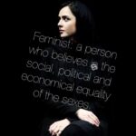 Taraneh Alidoosti Instagram - برای مخالفت با واژه‌ی فمینیسم، بهتر است ابتدا معنی دقیق آن را بدانیم. «فمنیست: شخصی که به برابری اجتماعی، سیاسی و اقتصادی هر دو جنس معتقد است» (از کتاب همه باید فمینیست باشیم، نوشته‌ی چیماناندا انگوزی آدیچی) اگر سوتفاهم یا واهمه‌ای از این کلمه دارید به جای اتکا به روایت رسانه ‌هایی که عمری است اخبارمان را تحریف و روند رسیدن اطلاعات به ما را مهندسی می‌کنند، از گوگل استفاده کنید. خودتان تحقیق کنید و اگر فمینیسم همان فرقه‌ی عقده‌گشایانه‌ی مردستیز و خانمان برانداری بود که در گوش ما خواندند، باز آن را پس بزنید. مبارزه با سکسیسم فقط در جهت زنان نیست. مبارزه با نقشهایی است که جای اینکه خود انتخابشان کنیم جامعه و فرهنگ از پیش آن را به ما تحمیل کنند. فقط چون زن یا مرد هستیم. برچسب‌هایی روی زنان و مردان هست که الزاما واقعیت ندارند. نیازی نیست ما این چرخه بیمار را بازتولید کنیم. اگر زنی انتخاب کند که خانه دار باشد این انتخاب حق اوست و قابل احترام. اگر مردی انتخاب کند وظیفه کار بیرون را داشته باشد این حق اوست مساله این است که مردان و زنان خودشان بنا به فردیتشان تصمیم بگیرند میخواهند چگونه زندگی کنند، نه اینکه جامعه از روزهای ابتدای کودکی رفته رفته ما را به جبر در این نقشها قرار بدهد. و کم کم طلبکار شود و این نقشها را از ما بخواهد. این شوخی کودکی مان یادتان هست؟ «پسرا شیرن، مثل شمشیرن. دخترا بادکنکن، دست بزنی می‌ترکن» اینگونه متل‌ها فرهنگسازی نامنصفانه‌ای بود برای کودکانی که هنوز حتی تفاوتهایشان با هم را نمی‌شناختند. کار فمینیسم نزدیک کردن مرد و زن به هم است نه جنگ انداختن بین آنها. فمینیسم یعنی حق هر انسان فارغ از جنسیتش، این است که فردیتی داشته باشد و طبق آن زندگی‌ای که دوست دارد را برگزیند. می‌خواهد ان زندگی خانه‌داری باشد و لذت بچه بزرگ کردن و غذا دادن به همسر، می خواهد آن زندگی در راستای شغلی باشد که دوست دارد، و می‌خواهد هر دو با هم باشد یا حتی هیچکدام نباشد. مساله فقط این است: جامعه نباید بنا به جنسیت اعضایش را دسته‌بندی و برای حقوقشان تبعیض قائل شود. ما گاهی با شوخیهای نا به جا هم به چرخه این روند بیمار کمک میکنیم. من و همسرم هر دو شاغلیم، هر دو درآمدمان را برای زندگیمان خرج میکنیم، هر دو در بزرگ کردن فرزندمان نقش برابر داریم، و هر دو بخشی از نظافت خانه را هم به عهده می‌گیریم. ما مبارزه با سکسیسم را اینطور آموخته‌ایم. به این دلایل من خودم را قطعا فمینیست می‌دانم فمینیسم معرف اتحاد و انصاف است. من فمینیستم و کاش شما هم فمینیست باشید، یا بشوید.